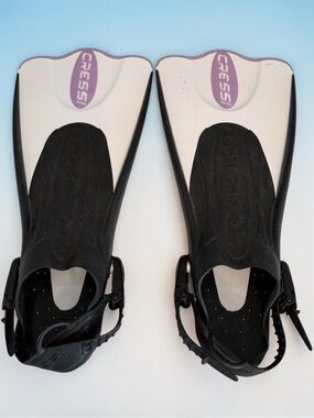 Cressi Rondine Palau Snorkel Fins (Size S/M) + 2 Pairs Neoprene Socks & Bag